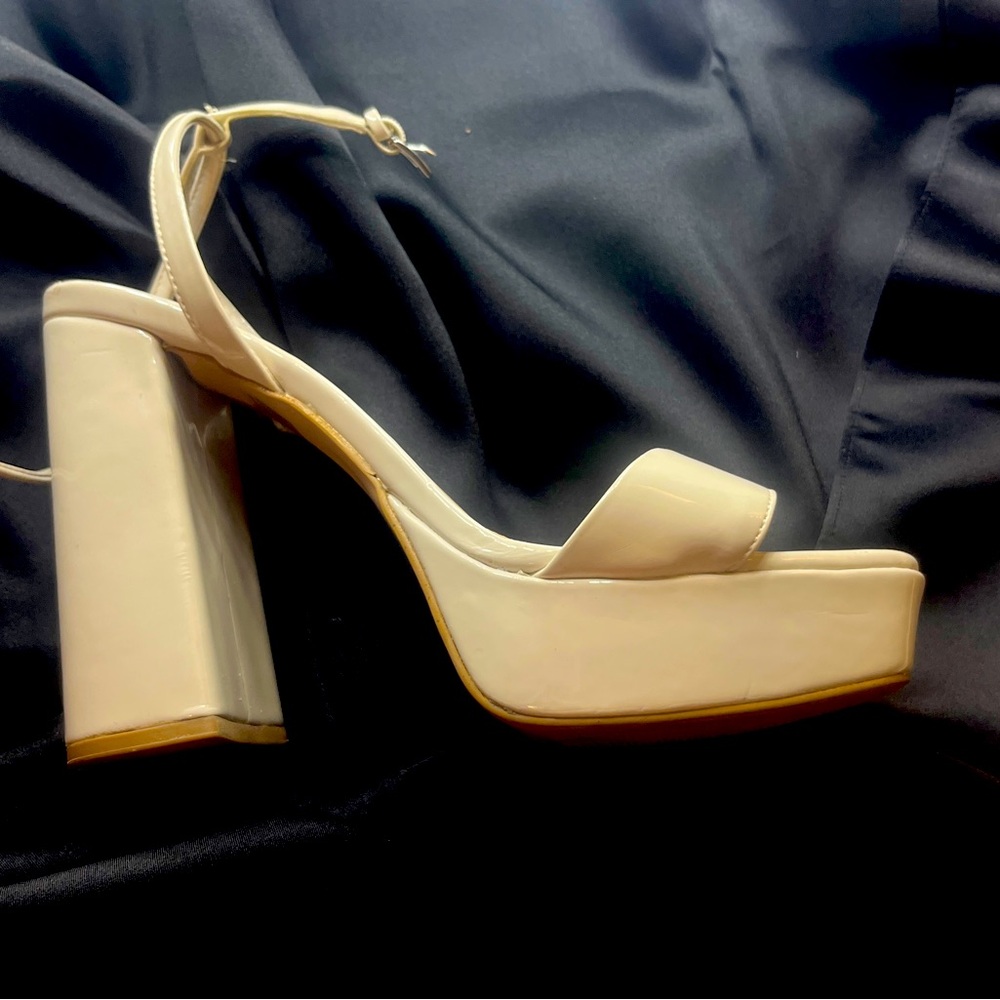 Steve Madden Crème High Heels with Straps and Buckle and Wedged Heel